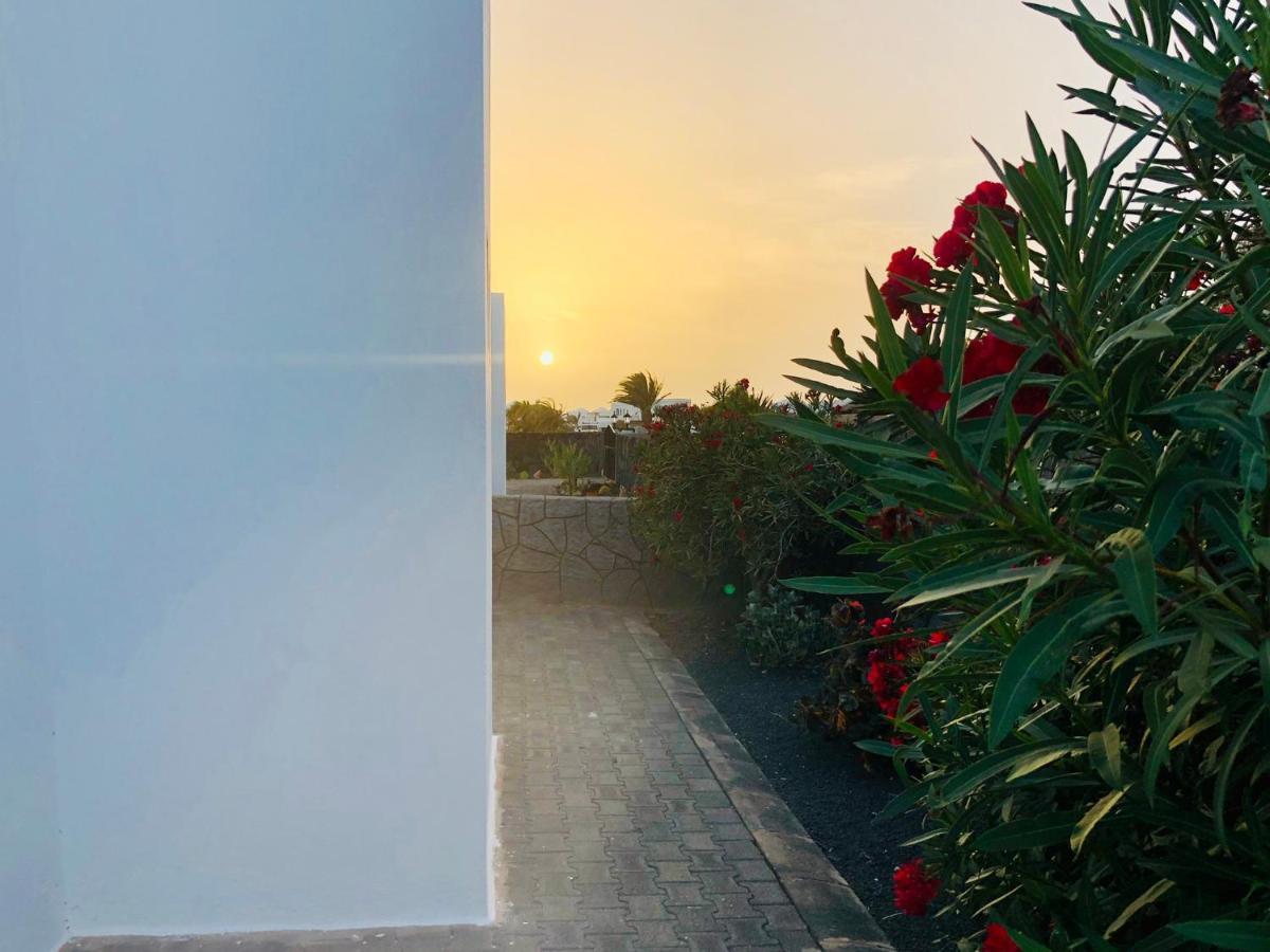 Villa Neptuno With Private Pool, Sea View, Sat-Tv & Free Wifi Плая Бланка Екстериор снимка